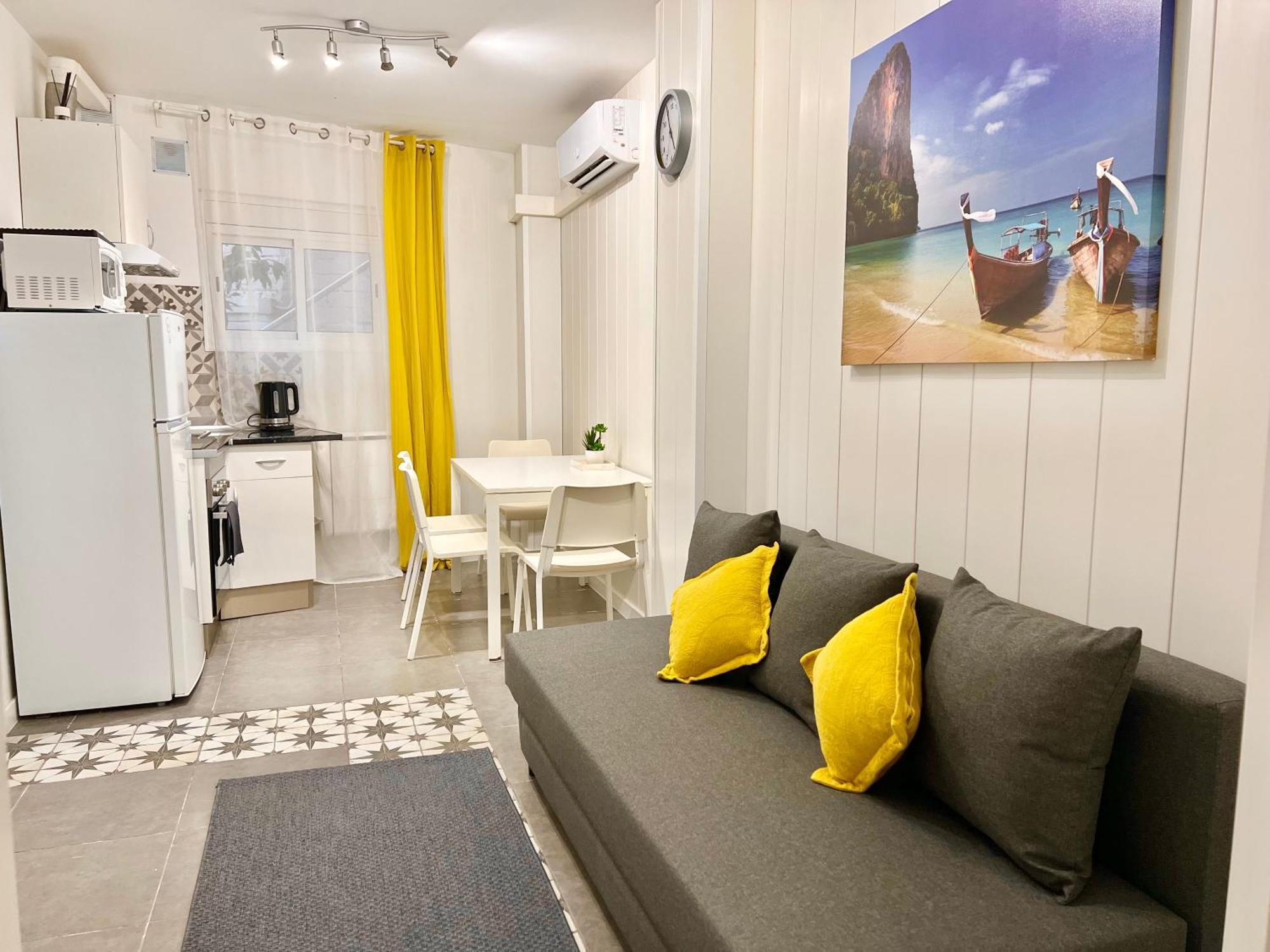 Cozy Suite Apartment, Wifi! Santa Coloma de Gramanet Екстериор снимка