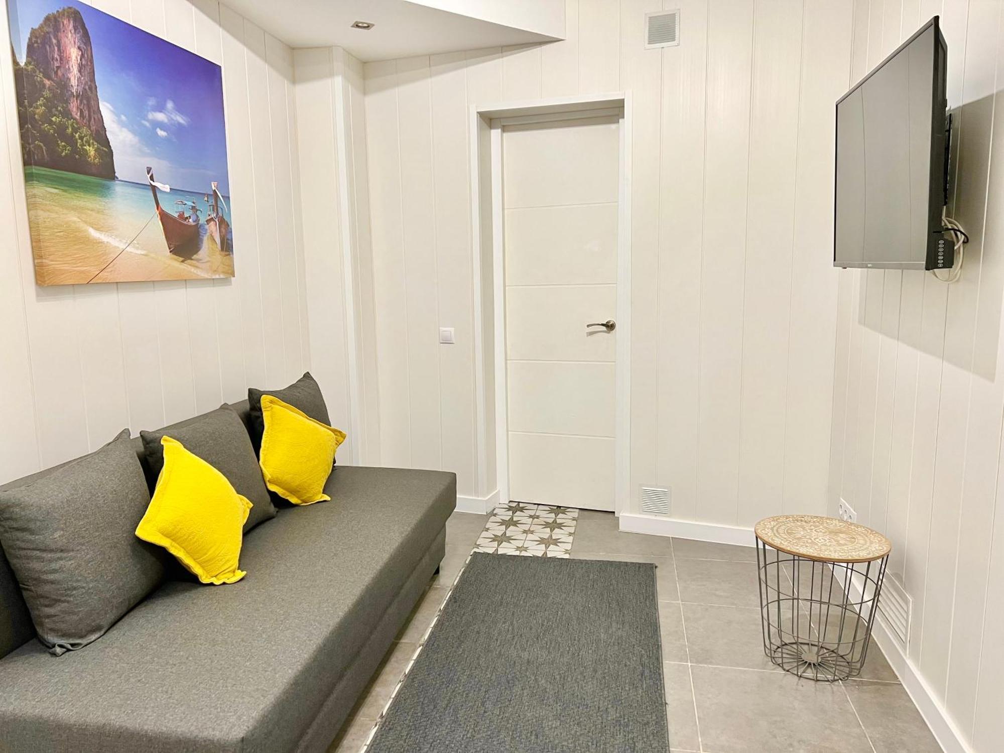 Cozy Suite Apartment, Wifi! Santa Coloma de Gramanet Екстериор снимка