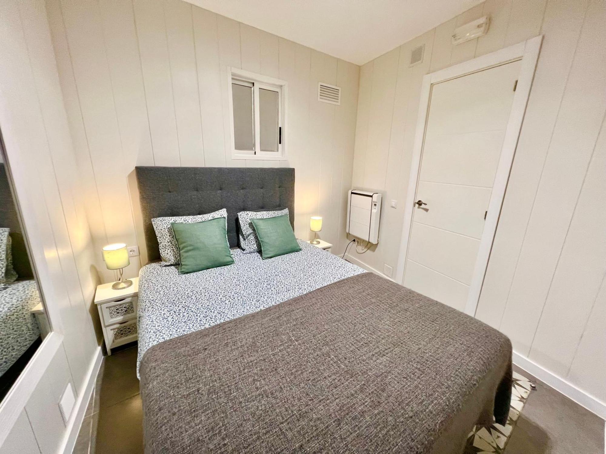 Cozy Suite Apartment, Wifi! Santa Coloma de Gramanet Екстериор снимка