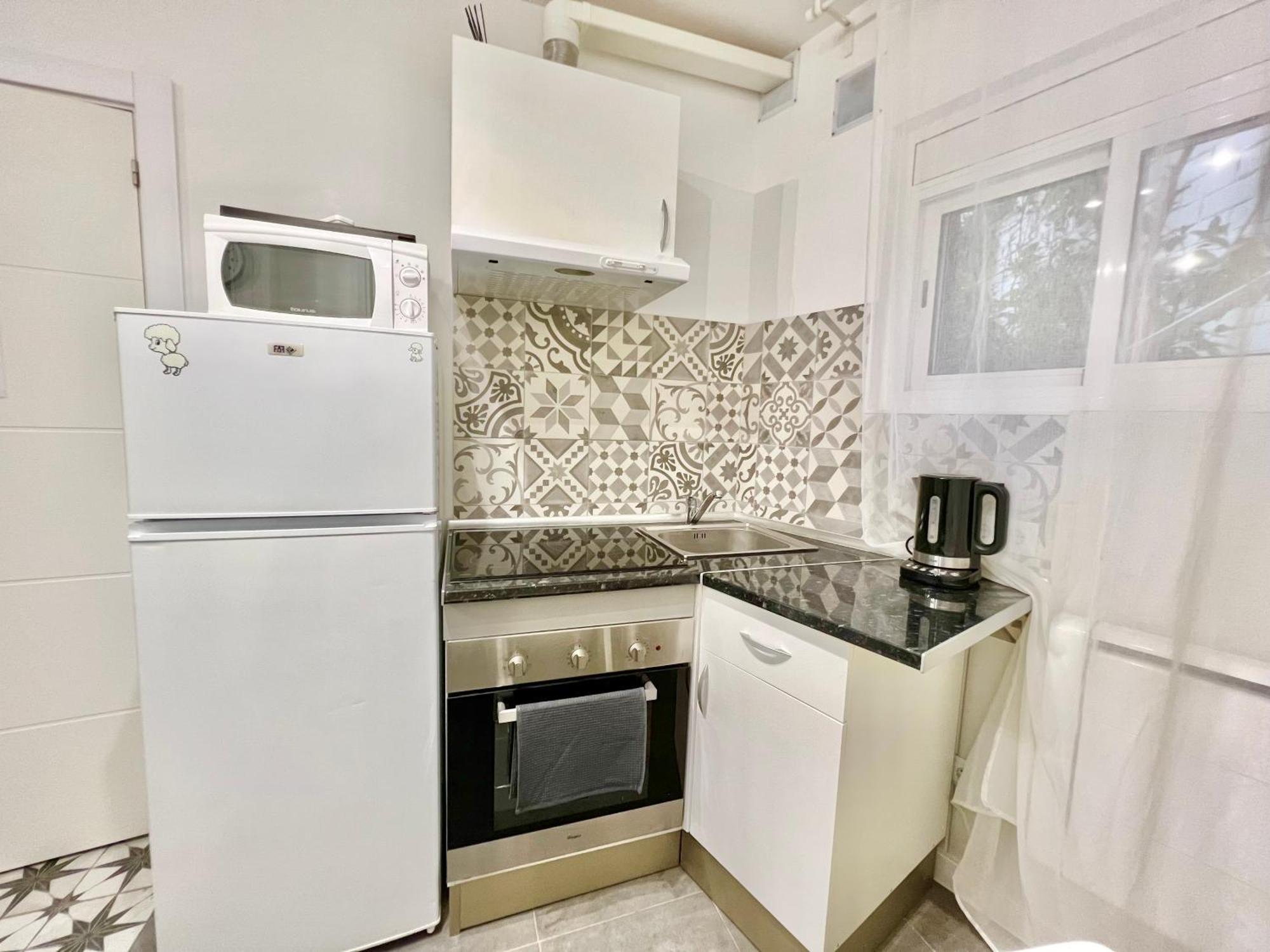 Cozy Suite Apartment, Wifi! Santa Coloma de Gramanet Екстериор снимка