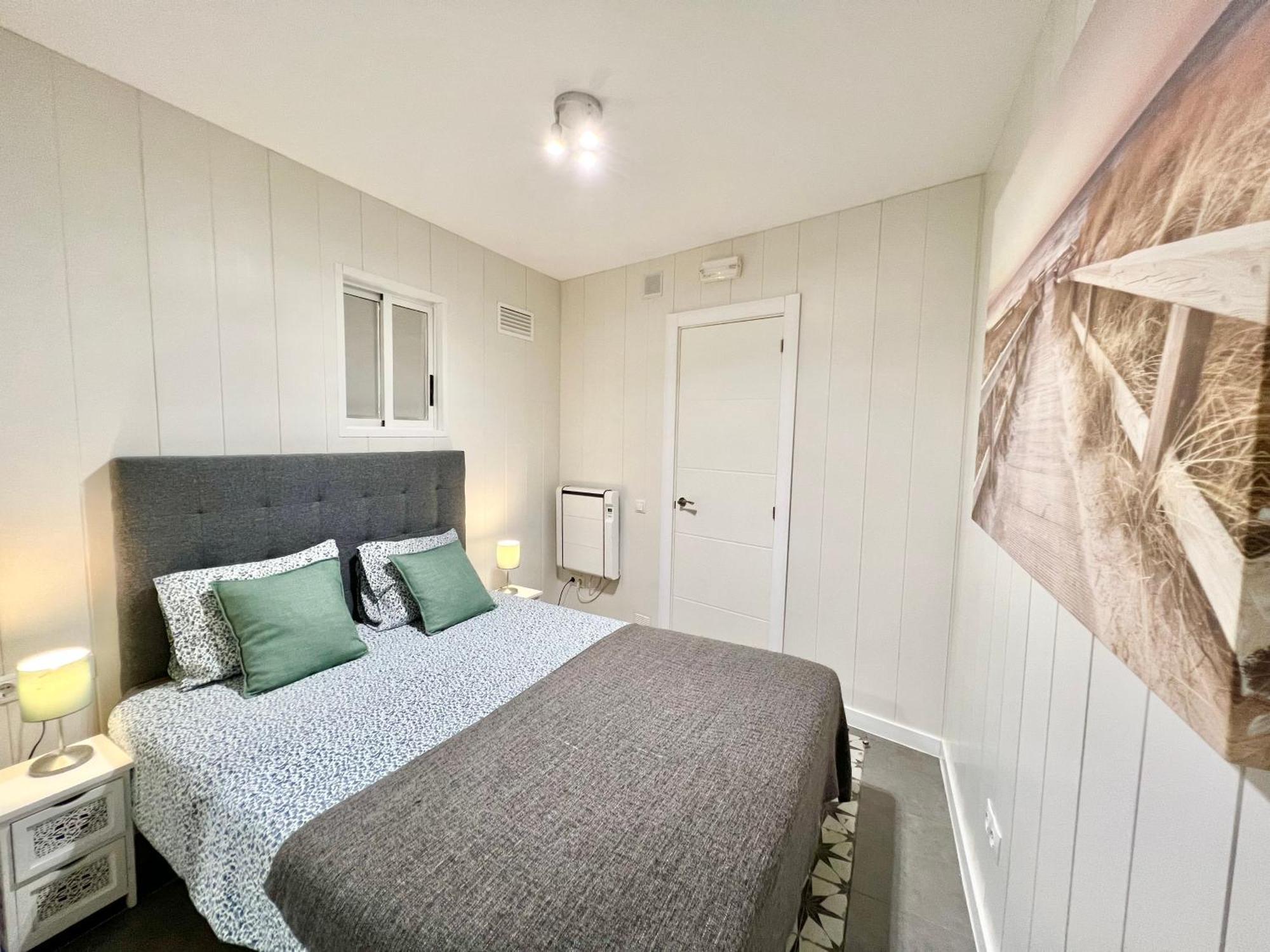 Cozy Suite Apartment, Wifi! Santa Coloma de Gramanet Екстериор снимка