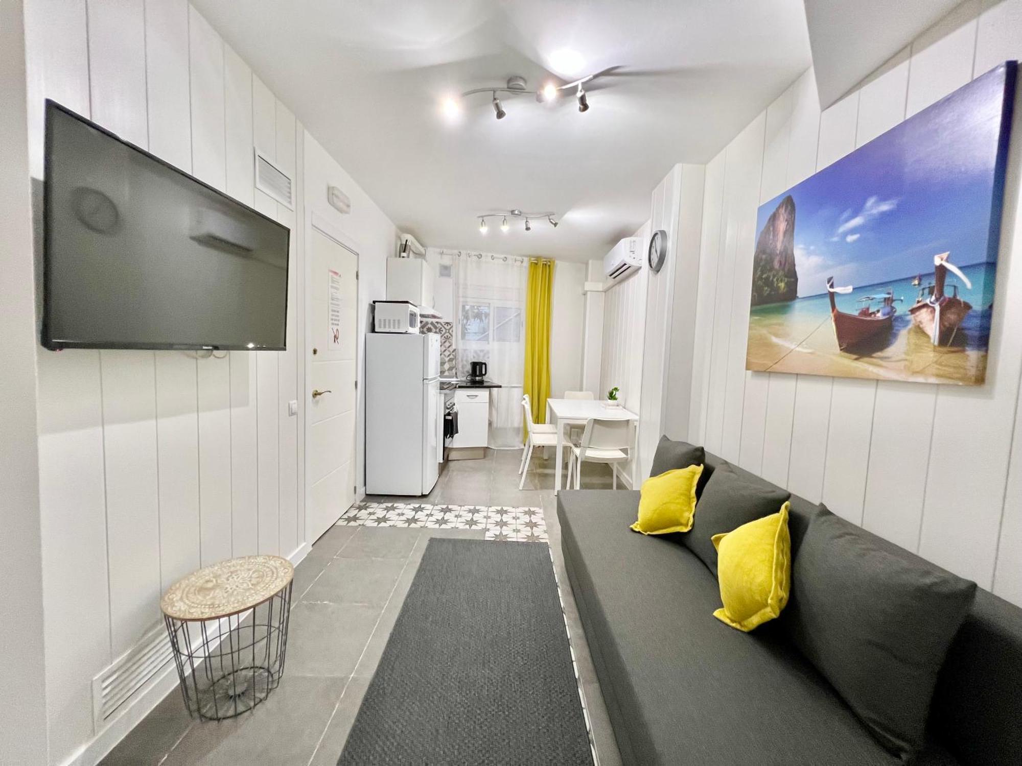 Cozy Suite Apartment, Wifi! Santa Coloma de Gramanet Екстериор снимка