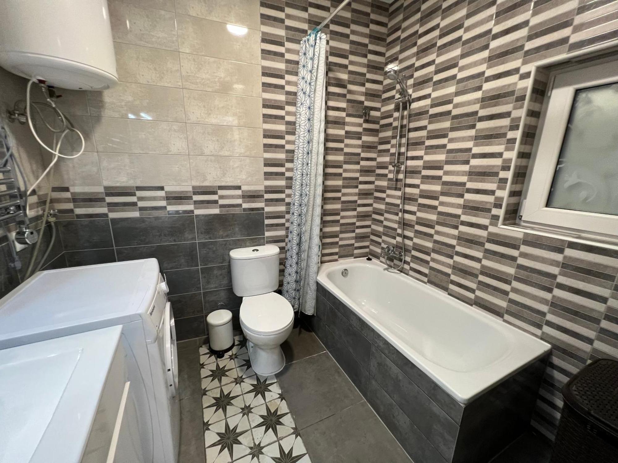 Cozy Suite Apartment, Wifi! Santa Coloma de Gramanet Екстериор снимка