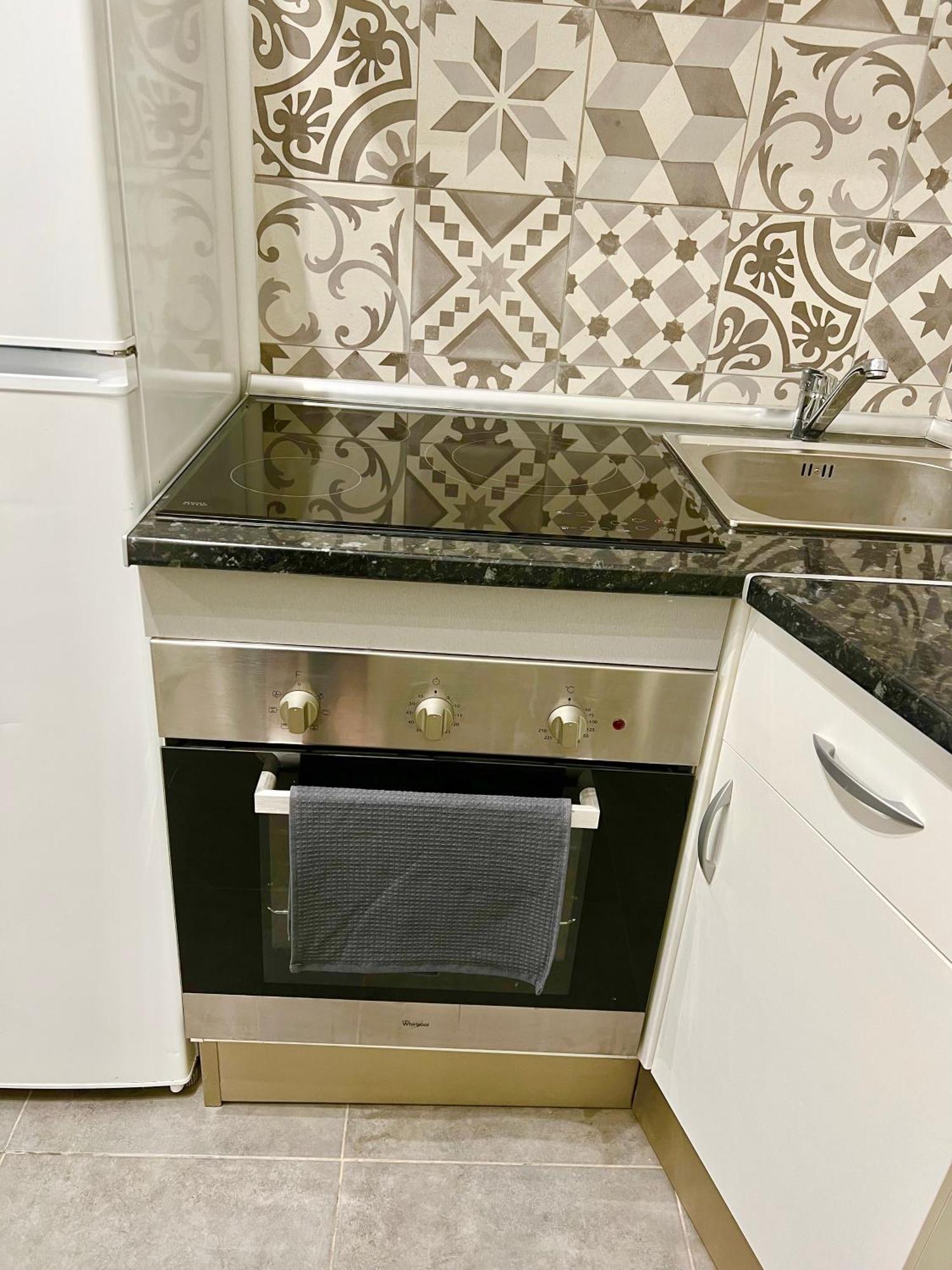 Cozy Suite Apartment, Wifi! Santa Coloma de Gramanet Екстериор снимка