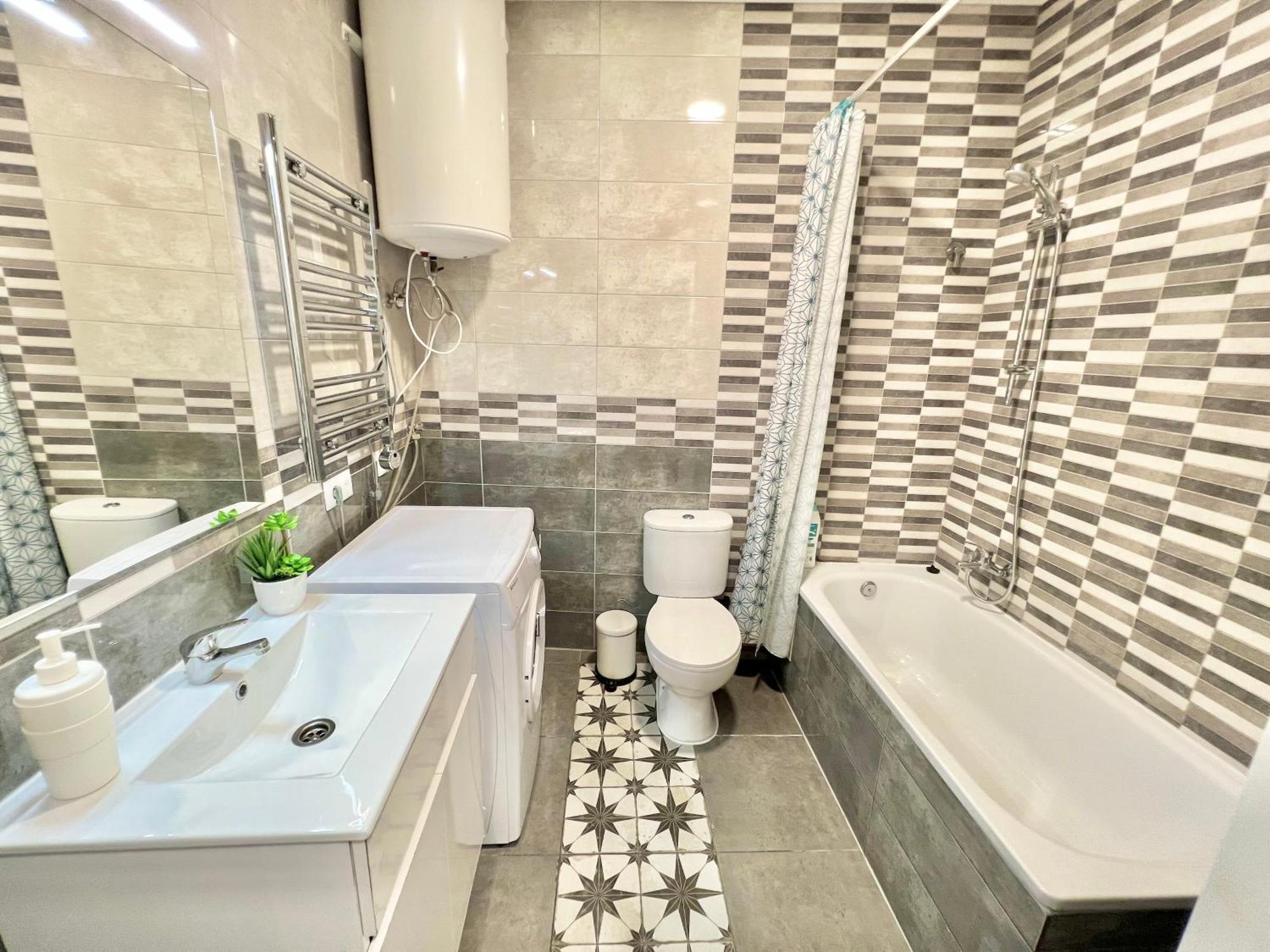 Cozy Suite Apartment, Wifi! Santa Coloma de Gramanet Екстериор снимка