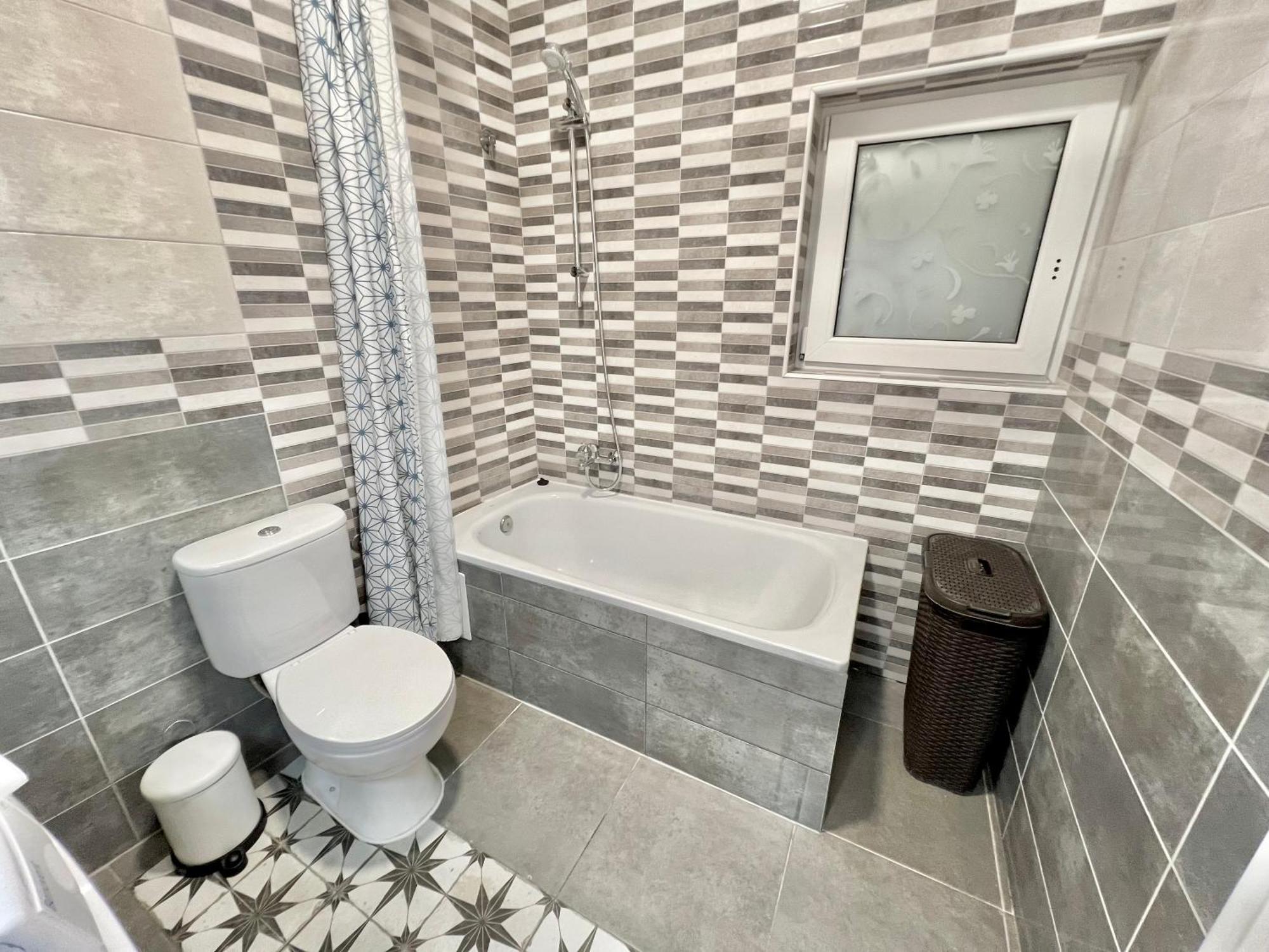 Cozy Suite Apartment, Wifi! Santa Coloma de Gramanet Екстериор снимка