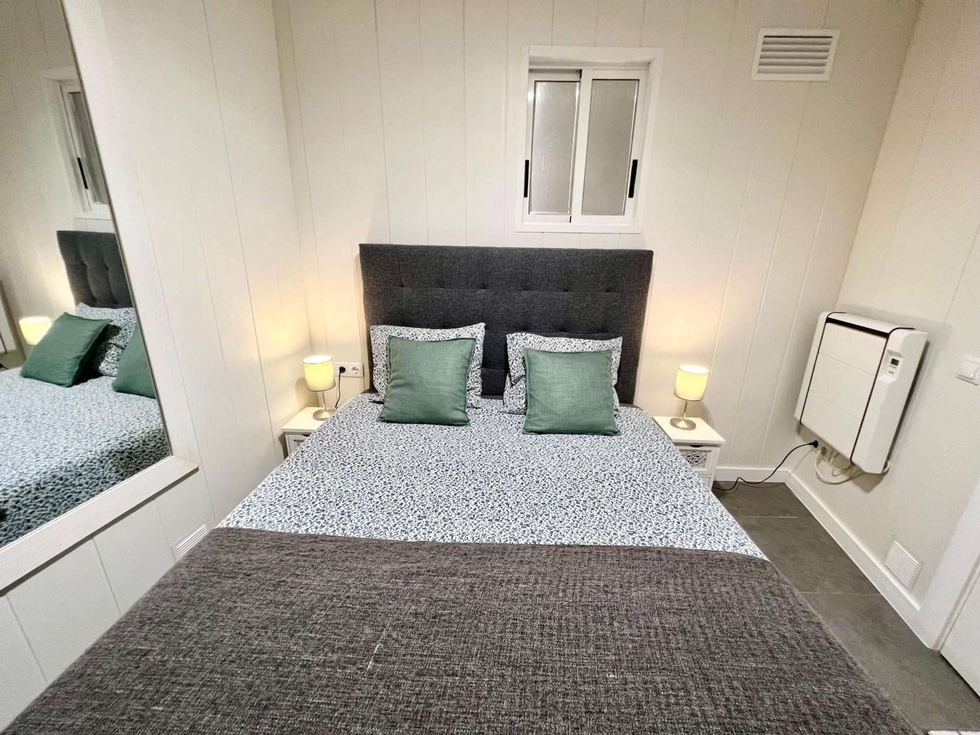 Cozy Suite Apartment, Wifi! Santa Coloma de Gramanet Екстериор снимка