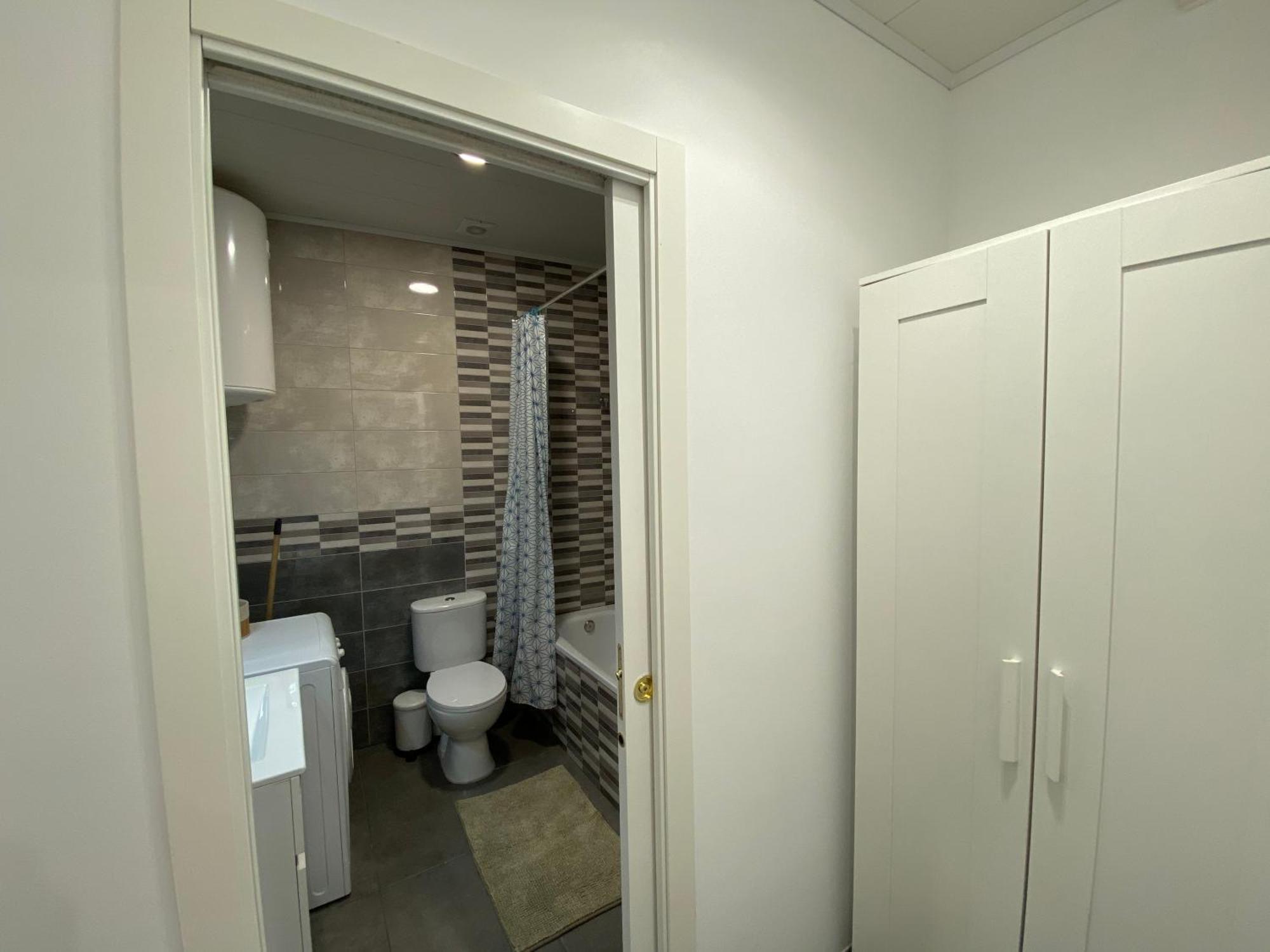 Cozy Suite Apartment, Wifi! Santa Coloma de Gramanet Екстериор снимка